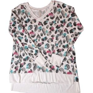 Med V-neck Animal print top from Discount Divas boutique